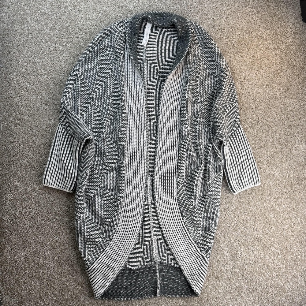 Aeropostale Cardigan Sweater Womens M Gray Open Dolman Geometric Chunky Knit